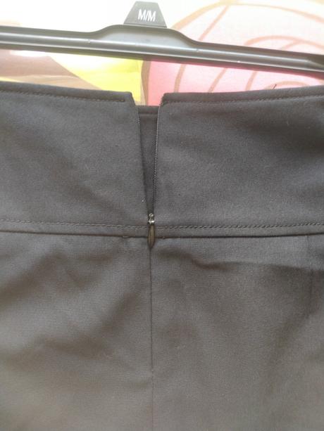 C 47  sukna cierna elegntna biznis nenosena, m