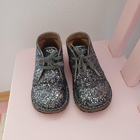 Trblietave kožené topánky, 26