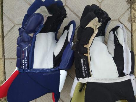 Oprava hokejovych rukavíc,