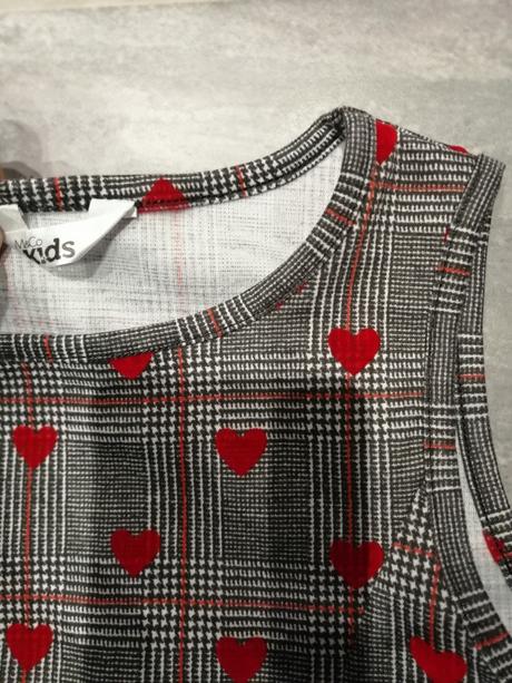 Šaty so srdiečkami maco. v128, 6-7 r., marks & spencer,128