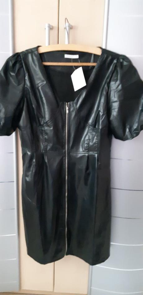 Krásne sexy koženkové šaty, gate,l