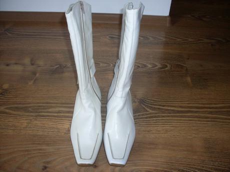 Béžové čižmy, 36