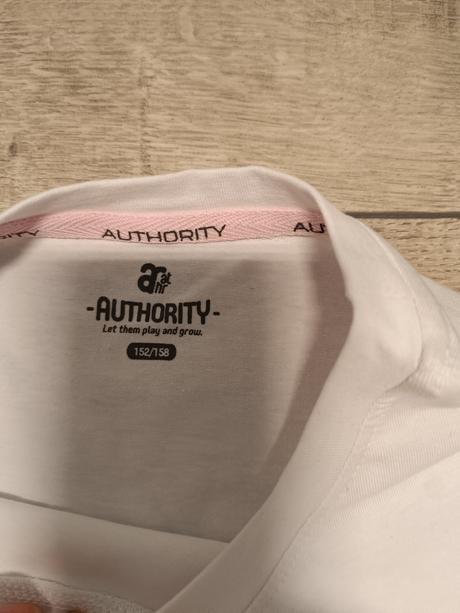 Biele tričko s nápisom cool, authority,152