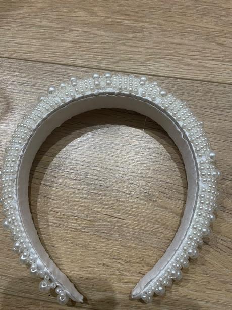 Čelenka na svadbu, reserved