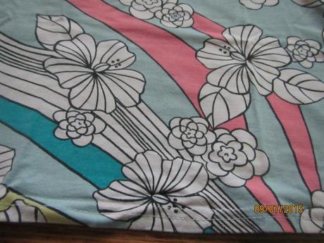 Tielocko v prijemnych letnych farbach, s