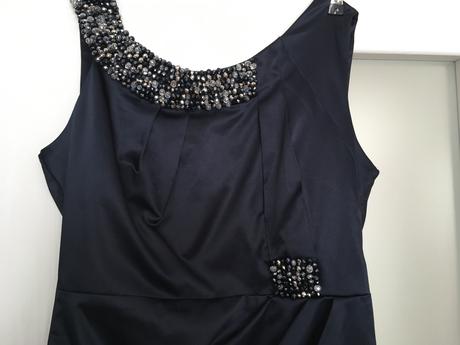 Spolocenske saty, 42