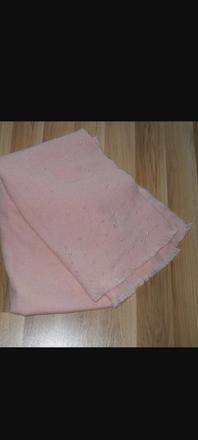 Svetloružový šál s perličkami,