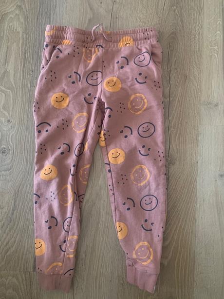 Smajlikove teplaky, 116