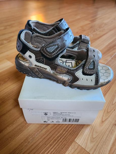 Nove sandalky hnede, santé,30 / 32 / 34