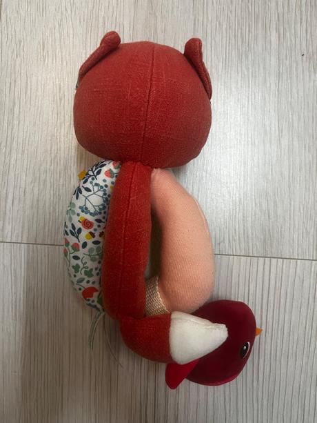 Lilliputiens hrkálka líška alice a červený vtáčik, 