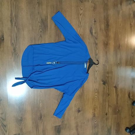 Moderny top s uzlikom a priveskom uni m,l,xl, 