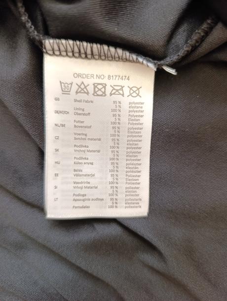 Bodkovana sukňa, 44