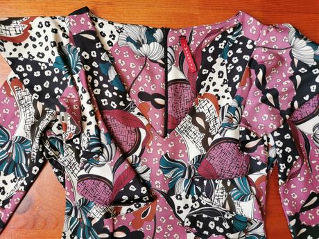 Krásne šaty s volánom imperial, s