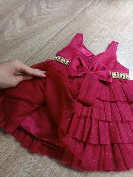 Slávnostné šaty, 74