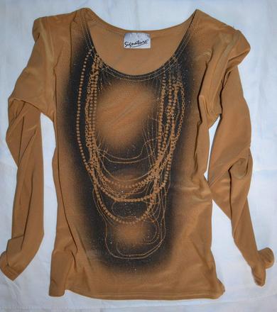 Hnedý top s potlačou retiazky, xs