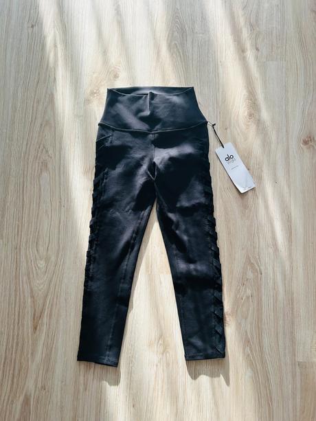 Krásne 7/8 legíny značky alo yoga, pc 104 eur, xs