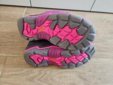 Snehule keen, keen,35