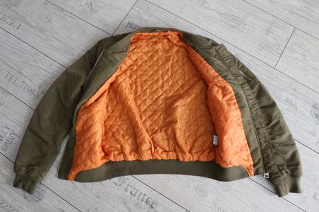 Tmavozelená bomberka, stradivarius,s