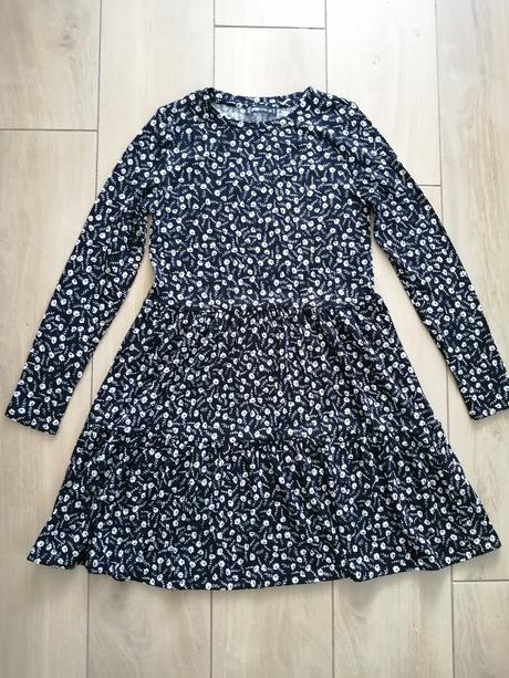 Šaty s drobnými kvietkami čiernobiele, fishbone,xs