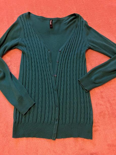 Svetrik na gombíky, s