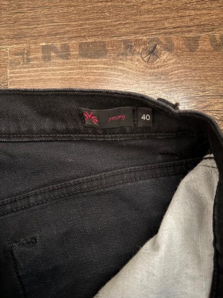 Čierne rifle so saténovými pásmi, ovs,s