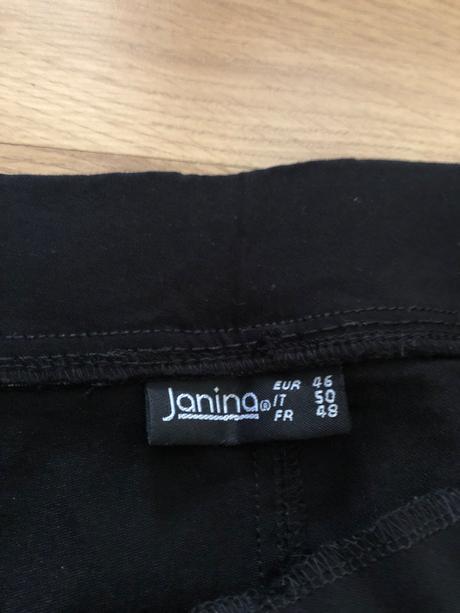 Tristvrtove nohavice, 46