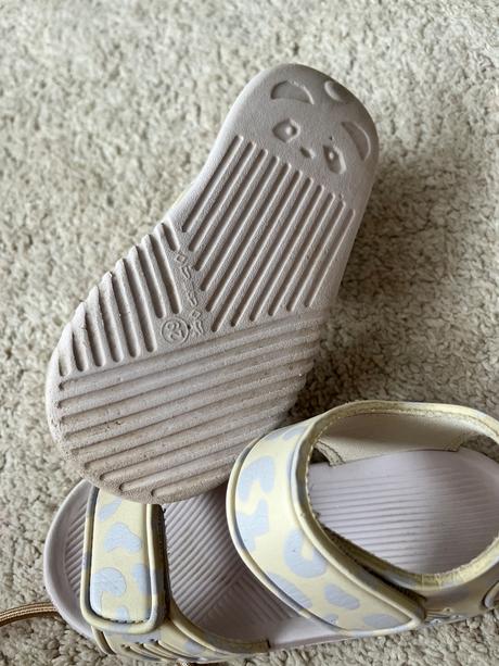 Sandalky liewood, 29