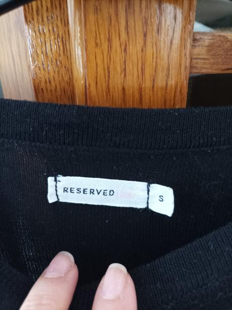 Sveter, reserved,s