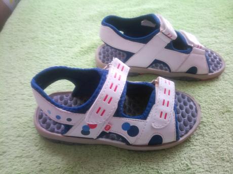 Vyborne lahke sandalky, 34