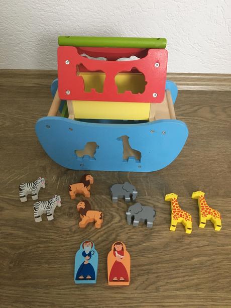 Drevená noemova archa,