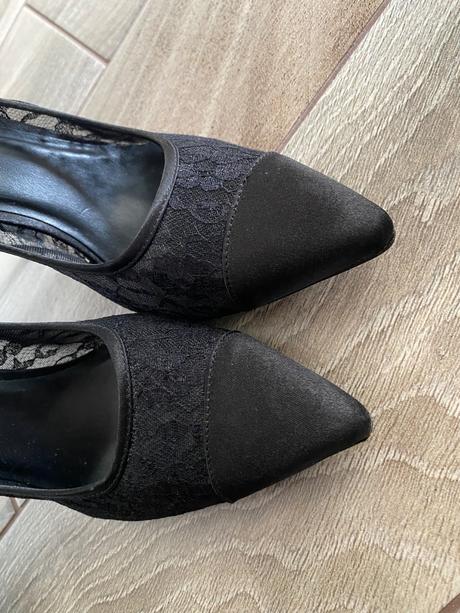 Lodičky s čipkou, 41