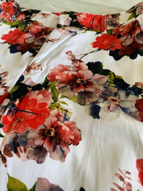 Kvetovane nohavice letne nohavice, 34