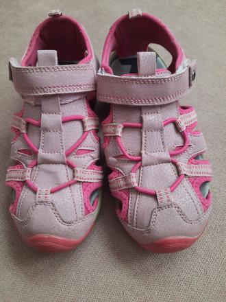 Športové sandále, 32