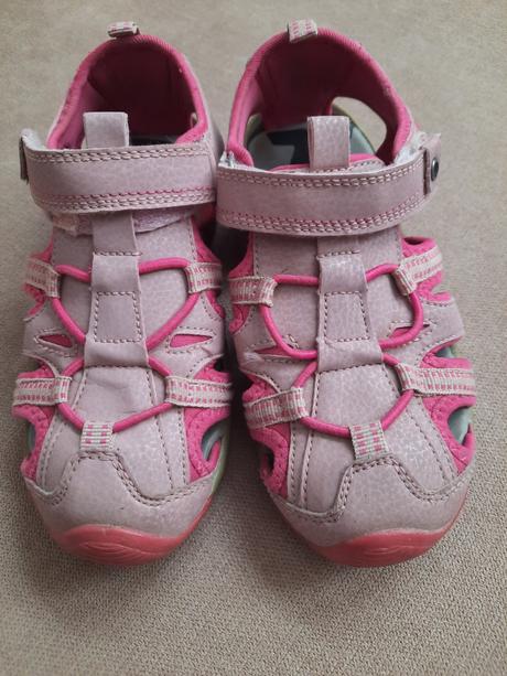 Športové sandále, 32