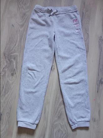 Príjemné tepláky 134/140, 134