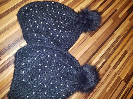 Čiapky pre dvojičky sestričky,