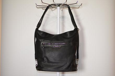 Čierna kabelka-kabelkoruksak, 