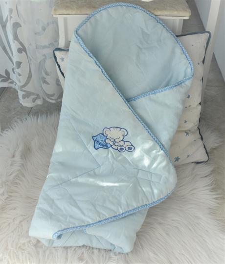 Bledomodrá perinka-zavinovačka, 