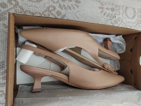 Sandále dámske, nízky elegantný podpätok, zlatá pr, baťa,37