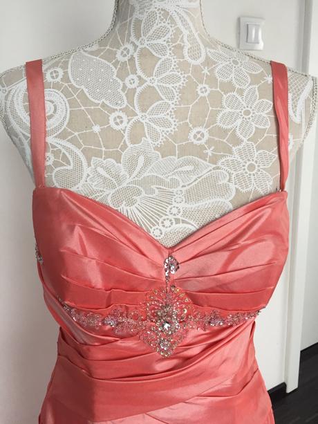 Spoločenské šaty, m