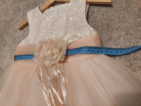 Slávnostné šaty, 86