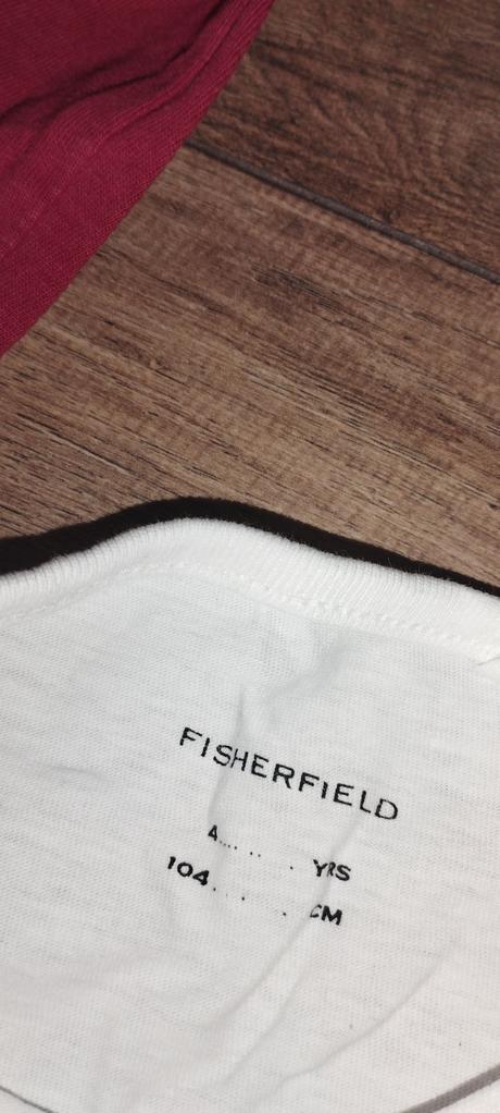 Krásne tričká s volánikmi, 104