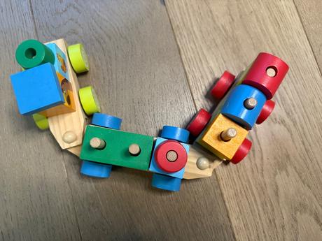 Drevený vláčik - klasická hračka,