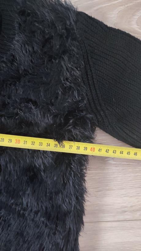 Čierny chlpaty svetrik, guess,152