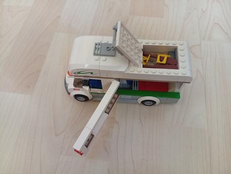 60057 obytná dodávka,