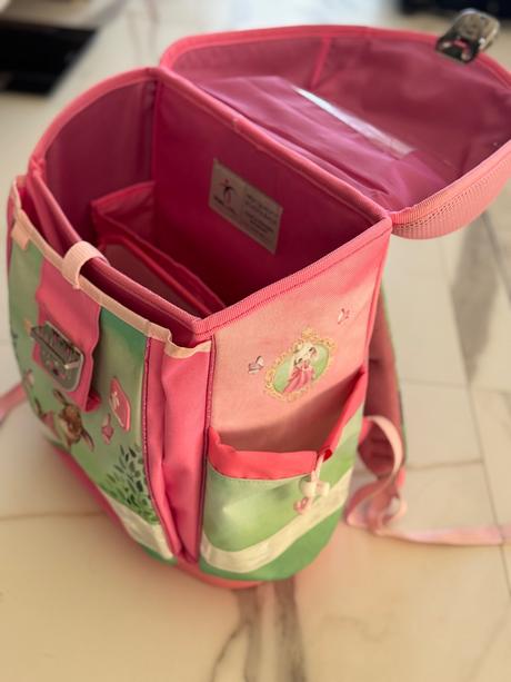 Skolka taska a peračník, 