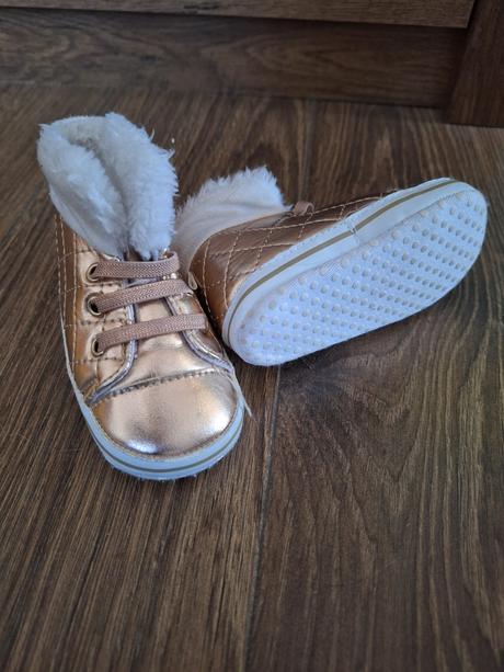 Zlate capačky, nelli blu,19