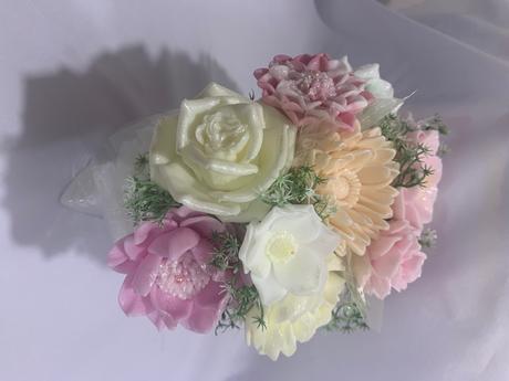 Mydlova kytica vo váze z mušle, 