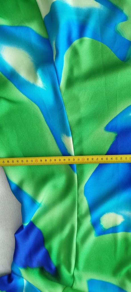 Šaty spoločenské, 48