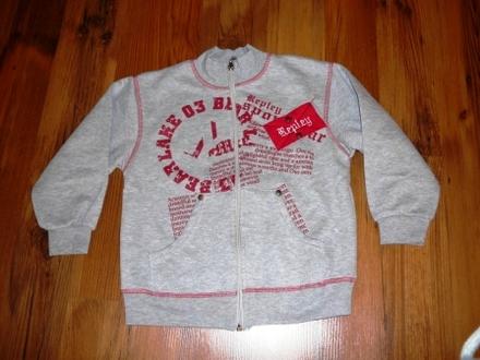 Siva mikina s napisom, 104